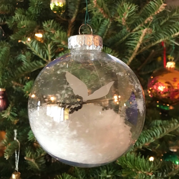 Harry Potter Fluttering Key  Ornament - Picture 3 of 4